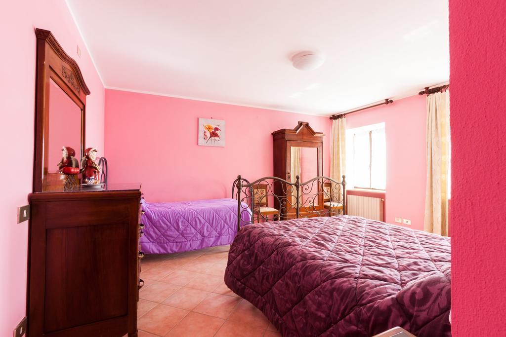 Bed And Breakfast Val D'Oche Castel Boglione Room photo
